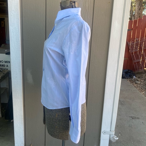 The perfect faconnable preppy button down! - Picture 2 of 7